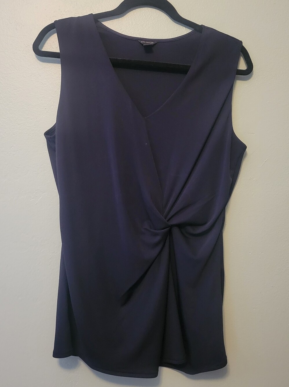 Ann Taylor Dark Navy V-Neck Sleeveless Blouse